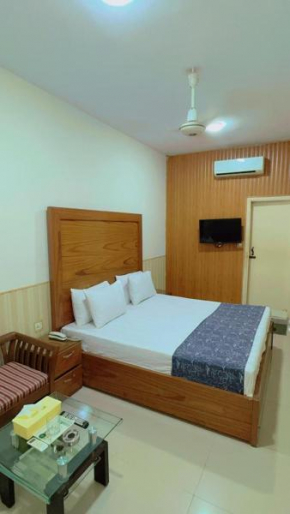 Pramier Inn Guest House Near Agha Khan